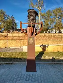 Monumento a Juan Sebastián Elcano en el Muelle de Nueva York de Sevilla.