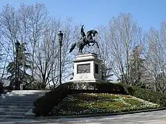 Monumento a José de San Martín, réplica de una obra de Louis-Joseph Daumas.