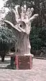 Monumento a las víctimas de la masacre estudiantil del 30 de julio de 1975, que está ubicado en el campus central de la Universidad de El Salvador.