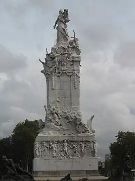 Monumento a La Carta Magna y las Cuatro Regiones Argentinas, obsequiado por España.