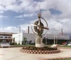 Monumento en la plaza del Quinto Centenario (Colindres).