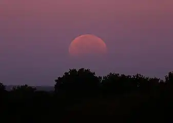 Eclipse en el horizonte, Minneapolis, Minnesota, 00:26 UTC