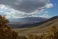 Vista del Aragáts desde una colina cerca de Ttujur
