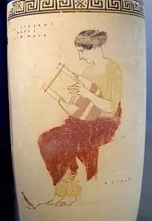 Musa tocando, 440–430 a. C. (Staatliche Antikensammlungen).