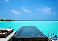 Piscina infinita en Maldivas