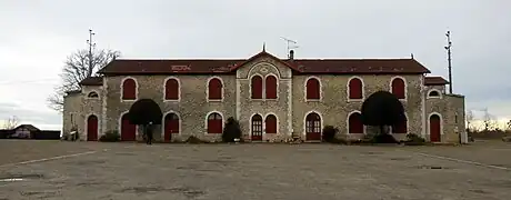 Fachada de la plaza de toros.