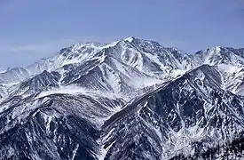 Vista del monte Munko Sardyk en los Montes Sayanes - República de Buriatia, Rusia