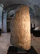 Piedra miliar con mención Vesontio bajo Trajano