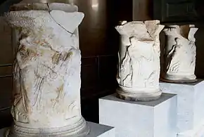 Aras de Júpiter, Juno y Minerva.