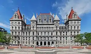 Detalles neorrománicos del capitolio del Estado de Nueva York en Albany construido también en estilo neorrenacentista (1867-1899)