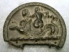 Panel de piedra con nereida cabalgando un monstruo marino, Sirkap, siglo II a. C.