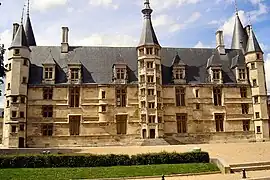 Palacio ducal de Nevers, fin XV-XVI