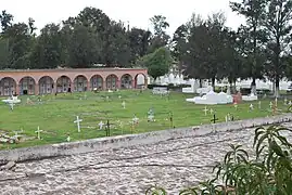 Cementerio en Encarnación de Díaz.