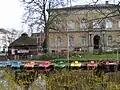 Extremo nordeste del jardín con pedalos y la galería de arte del Augusteum detrás.