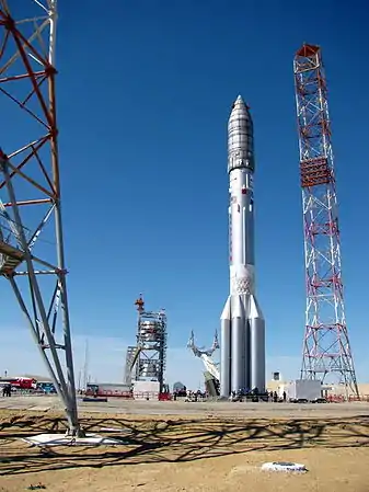 Proton-M en la plataforma de lanzamiento en el Cosmódromo de Baikonur