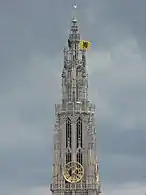 La torre norte de la Notre-Dame de Amberes  es la única que se ha completado, pero más baja de lo esperado, con solo 123 m