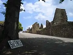 Una de las entradas a Oradour-sur-Glane.