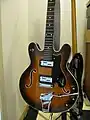 K-1260 Tornado (1967/1968), un thinline cuerpo vacío guitarra eléctrica