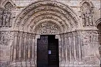 Pórtico de la iglesia de San Miguel.