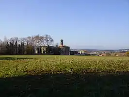 Púbol. Vista del castillo e iglesia