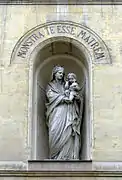 Estatua de la Virgen.