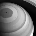En el polo norte de Saturno se encuentra un patrón de nubes formando un hexágono.
