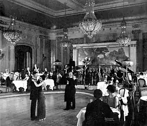 El salón de baile del nuevo Palace Hotel (1920)