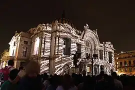 Palacio de Bellas Artes durante el festival de las luces 2015.