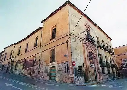 Palacio de los Dávalos (Guadalajara) antes de su restauración y conversión en Biblioteca.