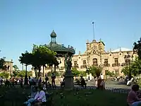 Palacio de Gobierno y Plaza de Armas de Jalisco.