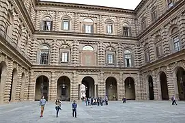 Cortile (patio) del palacio Pitti, Bartolomeo Ammannati 1558-1570.