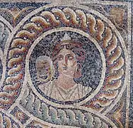 Talía en un mosaico bizantino en el salón de las musas del Palacio del Gran Maestro de los Caballeros de Rodas.