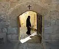 Monje cristiano ortodoxo en el monasterio de Mar Saba
