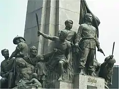 El Monumento Bonifacio en Caloocan City representando al Katipunan y la Revolución filipina.