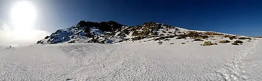 Risco de los Claveles desde los llanos de Peñalara.