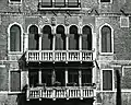 Fachada del edificio, fotografiada por Paolo Monti en 1969.