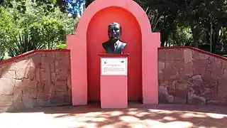Monumento a Vicente Aguirre del Castillo.