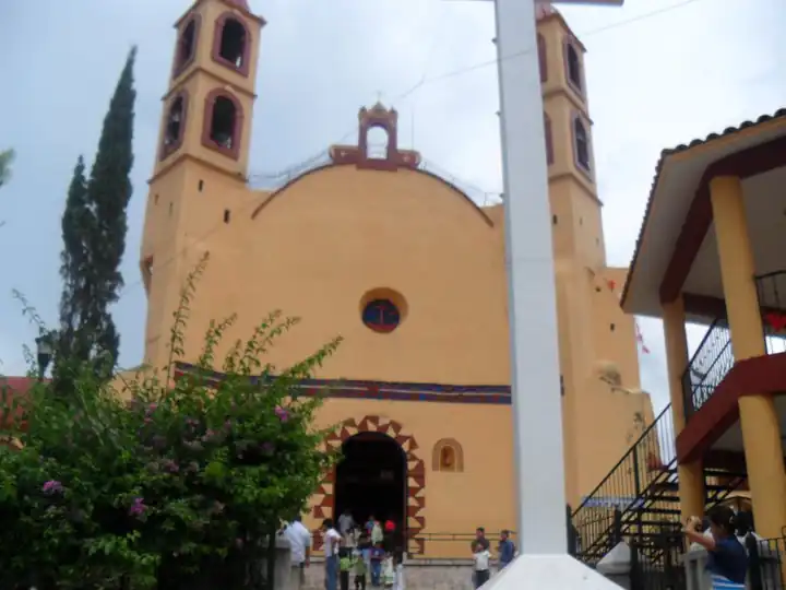 Parroquia de San Mateo Apóstol y Santuario del Señor de Tila.jpg