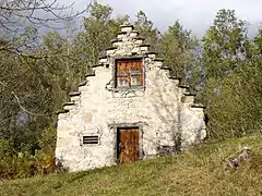 Modesto piñón dentado en una vivienda en Pirineos