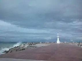 Paseo de las Escolleras playa Miramar