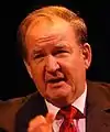 Pat Buchanan de Virginia, un exasistente de Nixon, Ford y Reagan, autor, periodista y comentarista