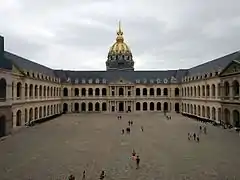 Vista del patio interior (Cour d'Honneur) de Los Inválidos.