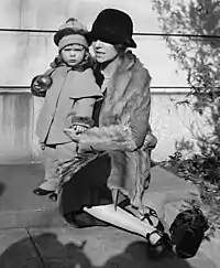 Paulina y su madre Alice Roosevelt Longworth en 1927.