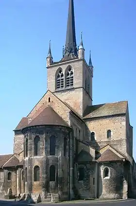 Exterior de Payerne, con elementos románicos y góticos