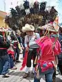Entre los personajes más icónicos de la celebración de Corpus Christi en Suchiapa, se encuentra el "Gigante", este danzante baila siempre junto al Gigantillo, en la pieza de baile "Batalla final" se enfrenta al Calalá. Suchiapa, Chiapas, México, 2017. Cortesía de Mariela TC.