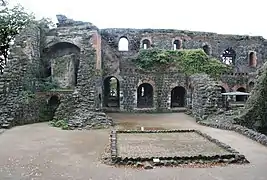 Otra vista de las ruinas del Kaiserpfalz.