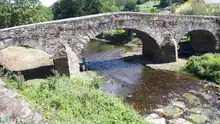 Puente medieval en Piantón sobre el río Suarón