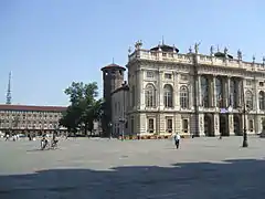 Lado izquierdo del Palacio Real