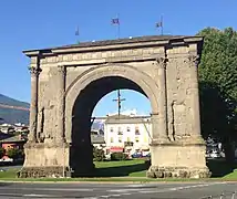 El arco de Augusto de Aosta.