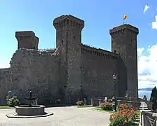 Castillo junto a el lago en Bolsena.